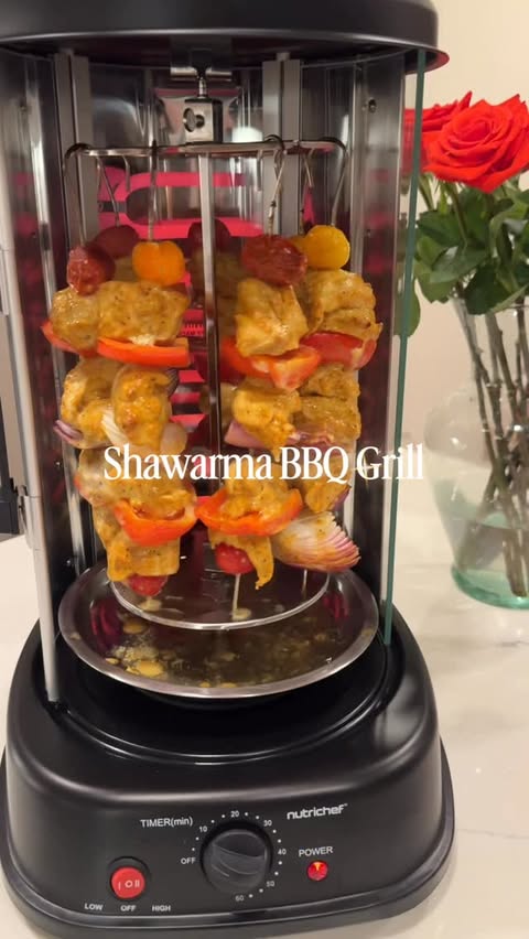 Instagram post by @kaya.hyde for Temu. Caption reads: [...] in the comment below 👇🏼 🔥Download TEMU....