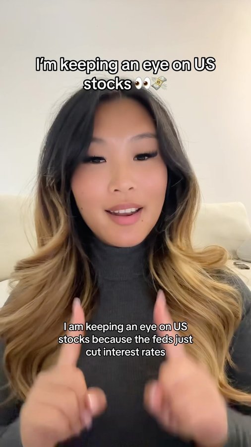 Instagram post by @joyeeeyangg for Moomoo. Caption reads: [...] holding me back was conversion fees but....