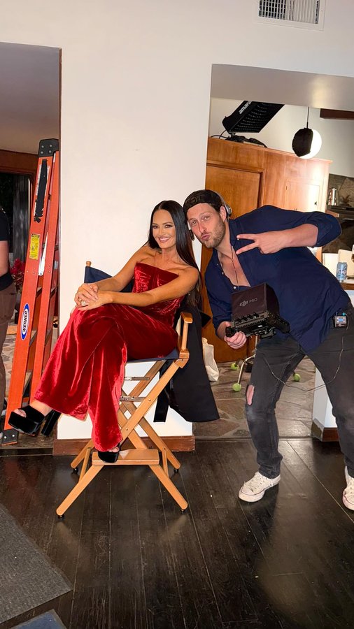 Instagram post by @lisabarlow14 for Overstock. Caption reads: Overstocking at @overstock for the holidays ♥️♥️♥️....