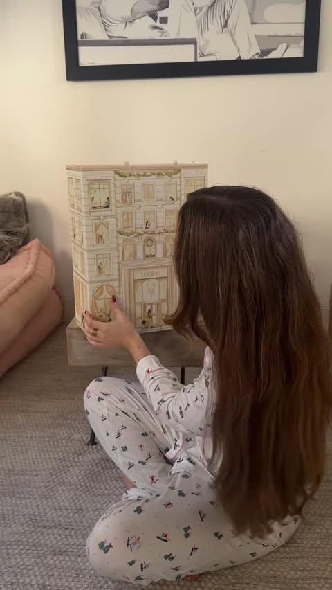 Instagram post by @siennasanter for Astrid & Miyu. Caption reads: Happy 1st day of the 12 Days of Gifting! 🎄🎁✨

To....