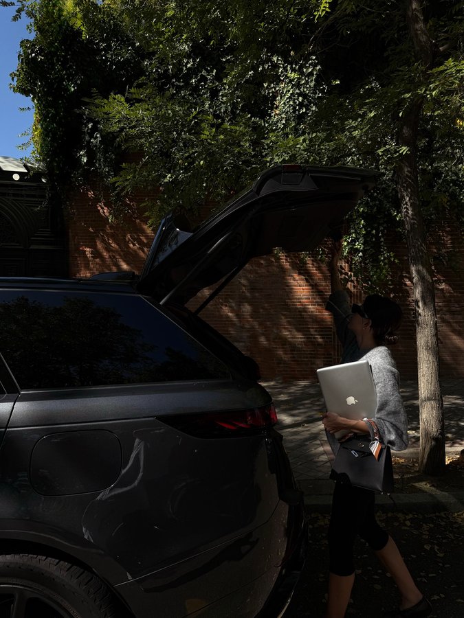 Instagram post by @alexandrapereira for Land Rover. Caption reads: Publicidad / Ad Moving around Madrid in style 🛻💨....