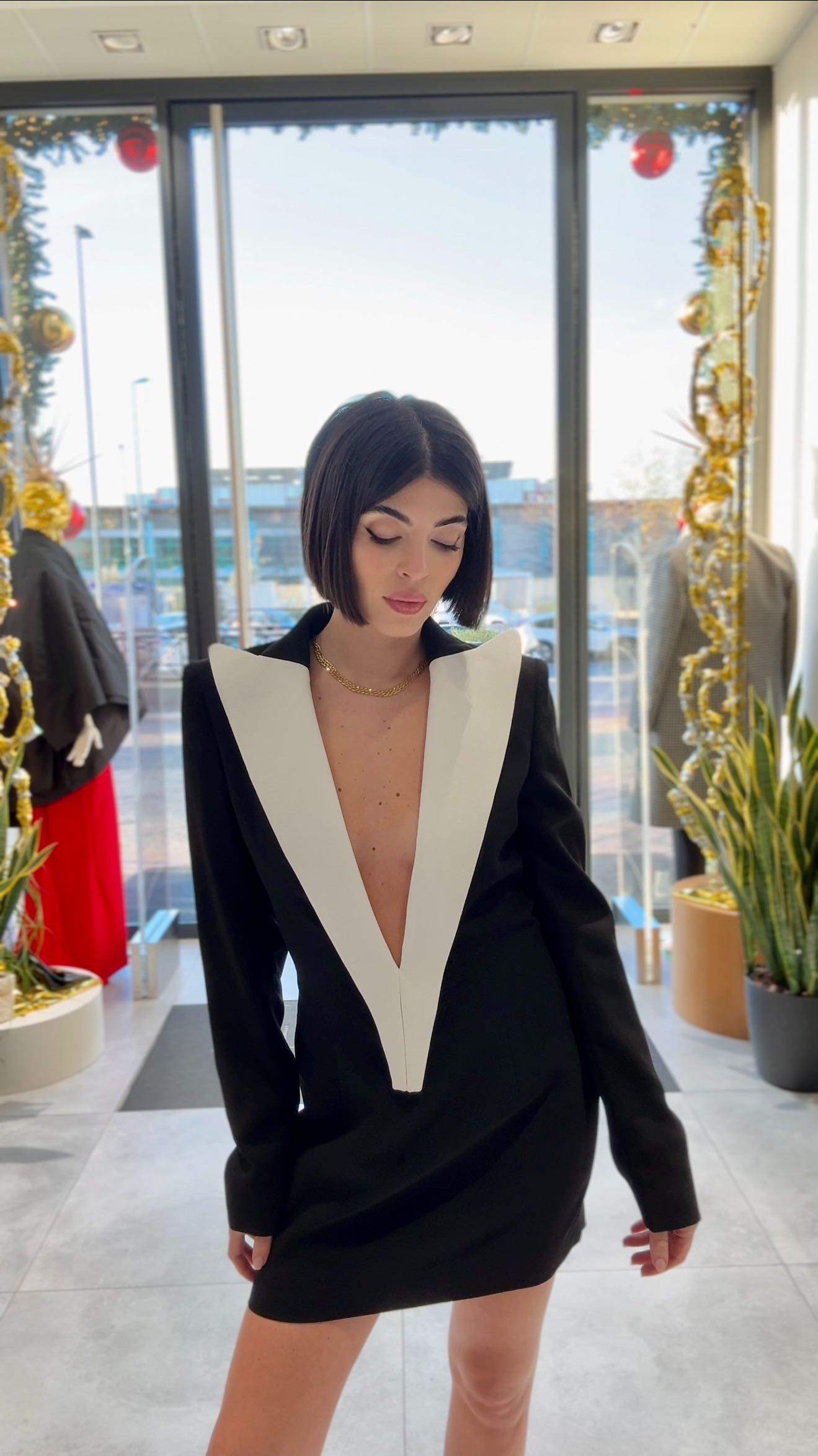 Instagram post by @serenaraino for Sergio Rossi. Caption reads: 6 Look indimenticabili per le tue feste, powered....