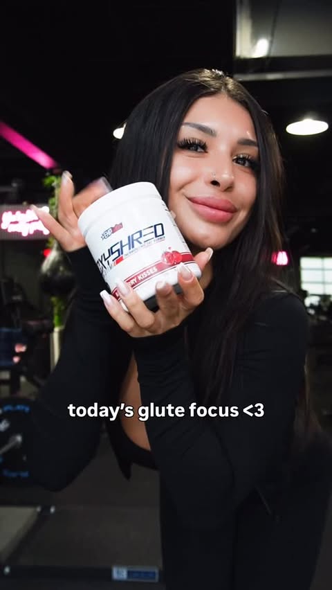 Instagram post by @thebrazilianfitbarbie for EHPlabs. Caption reads: [...] i’ve been using the nonstim oxyshred from....