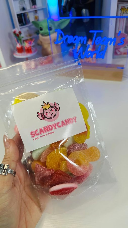 Instagram post by @dreamteamsworld for Scandycandy. Caption reads: [...] my Valentine’s Candy jar with Scandycandy....