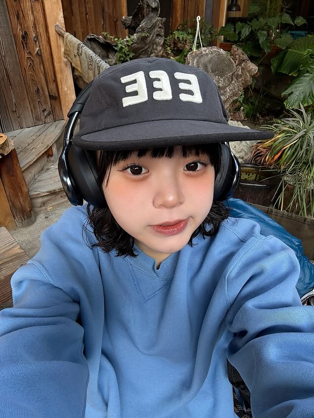 Instagram post by @muraniiyan for Caviar Products. Caption reads: EEE字体ぜんぶ違います帽子🧢 #ihatemonday #caviarproducts.