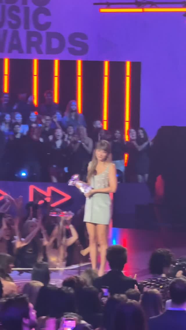 Instagram post by @reagan.baylee for Reality Club FOX. Caption reads: [...] #iHeartAwards THANK YOU @foxtv....