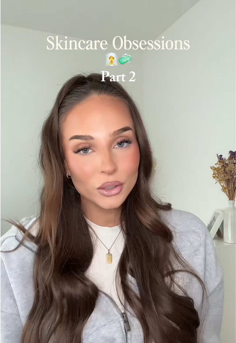 TikTok post by @xo.andjela for Niche Beauty Lab. Caption reads: [...] #drogerie @medicube global @Niche Beauty Lab....