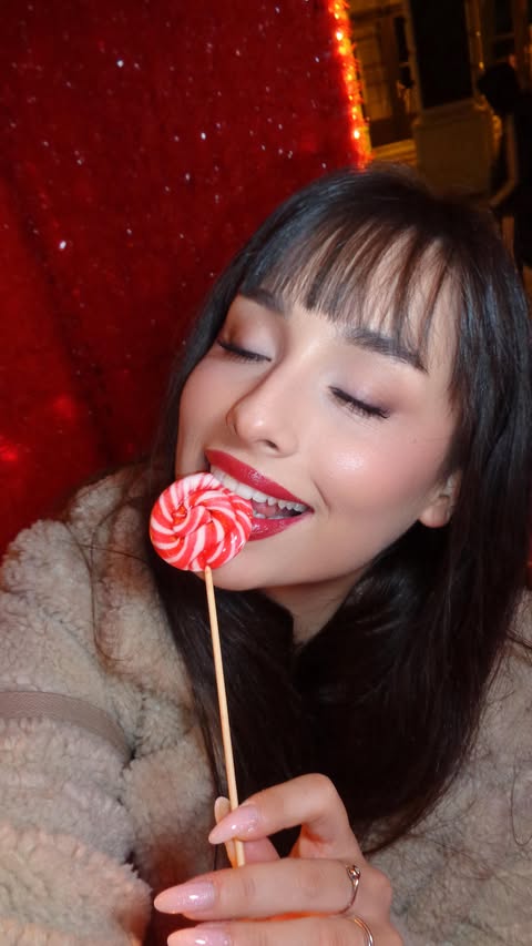 Instagram post by @itsteaart for NYX Cosmetics. Caption reads: Crvene usne su must-have za prazničnu sezonu....