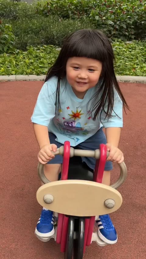 Instagram post by @chomismaterialgirl for downy. Caption reads: @downyth.