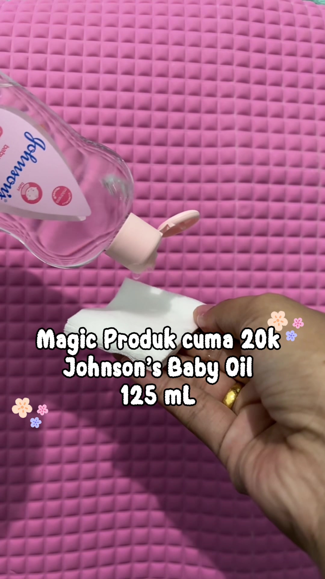 TikTok post by @fildzahnana for Johnson’s Baby Indonesia. Caption reads: Magic produk cuma 20k Johnson’s Baby oil 125mL....