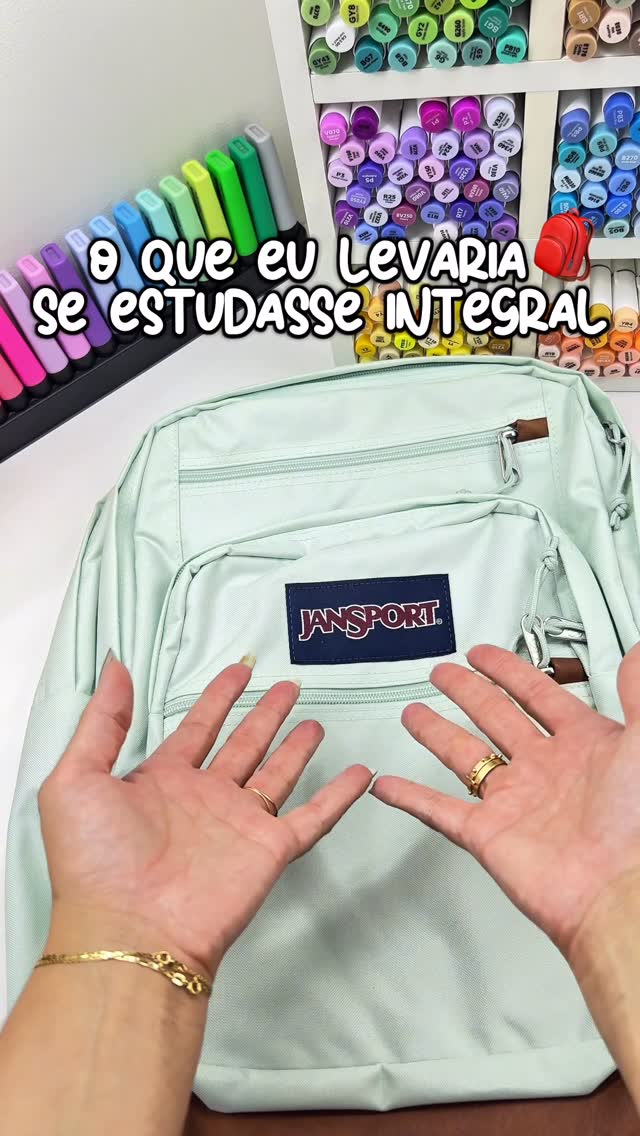 Instagram post by @newjudge_ for JanSport. Caption reads: O que eu levaria na mochila se estudasse integral....