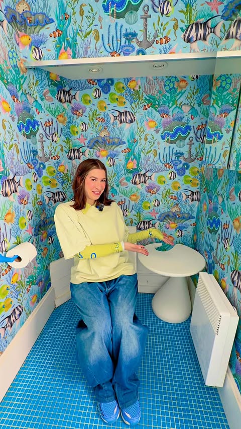 Instagram post by @marianne.plaisance for RONA FR. Caption reads: [...] salle de bain en magasin chez @ronafr 💙J’ai....