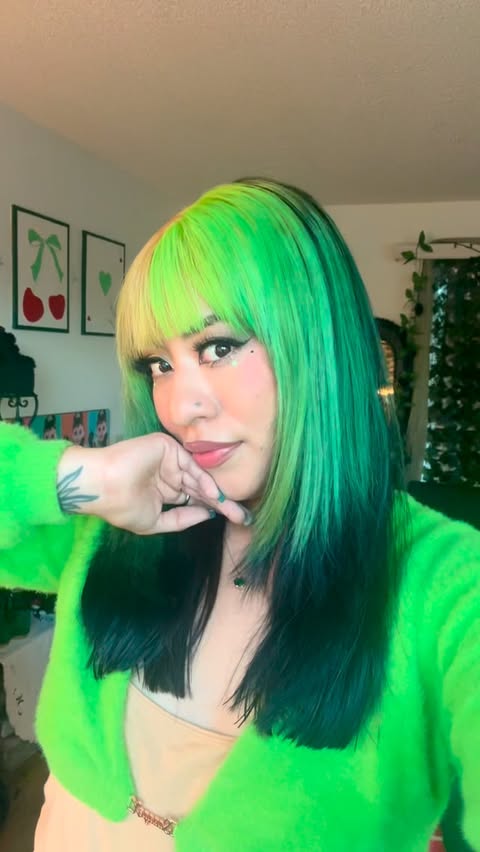 Instagram post by @selenadeflor for Arctic Fox Hair Color. Caption reads: New split hair look using @arcticfoxhaircolor 💚🖤....