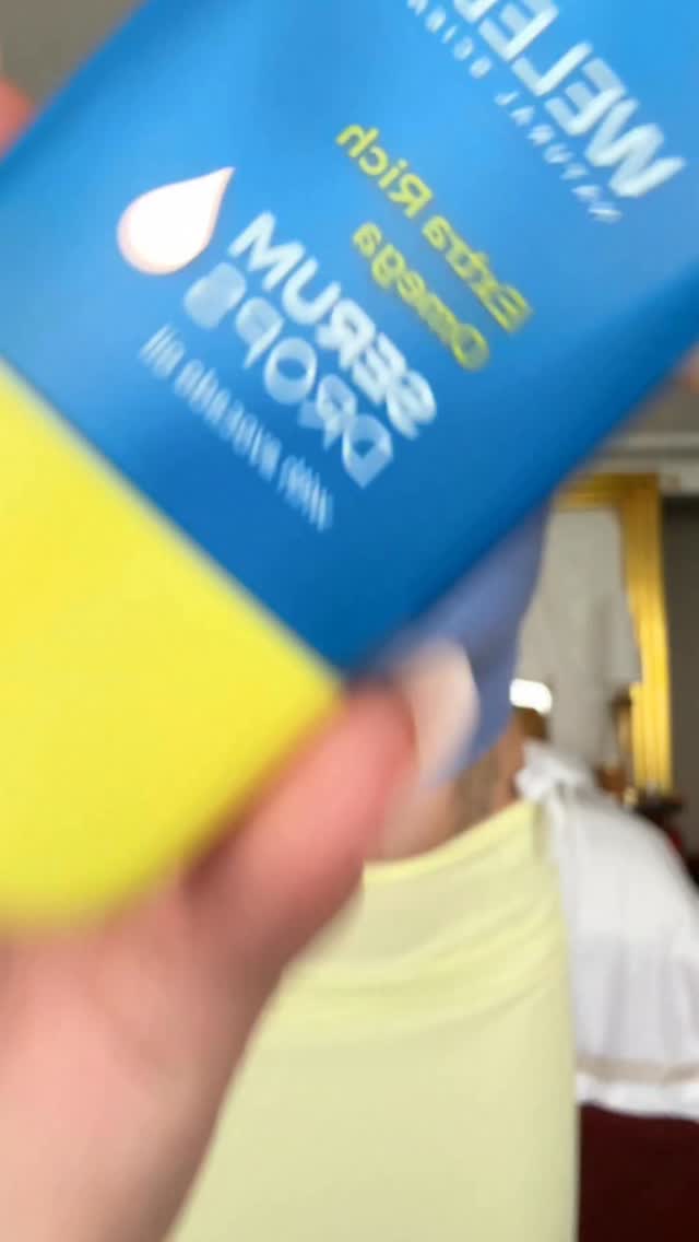 Instagram post by @emmalacova for Weleda. Caption reads: Drop it Mix it Boost it 💅🏻
Fity inspirovane....