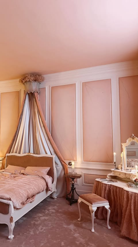 Instagram post by @luanndiez for Airbnb. Caption reads: [...] you stay here? @wutheringheightsmovie x....