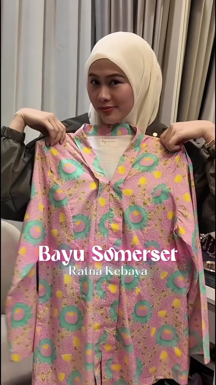 TikTok post by @drfietawfek for Shopee. Caption reads: [...] online adalah the best solution. 😎....