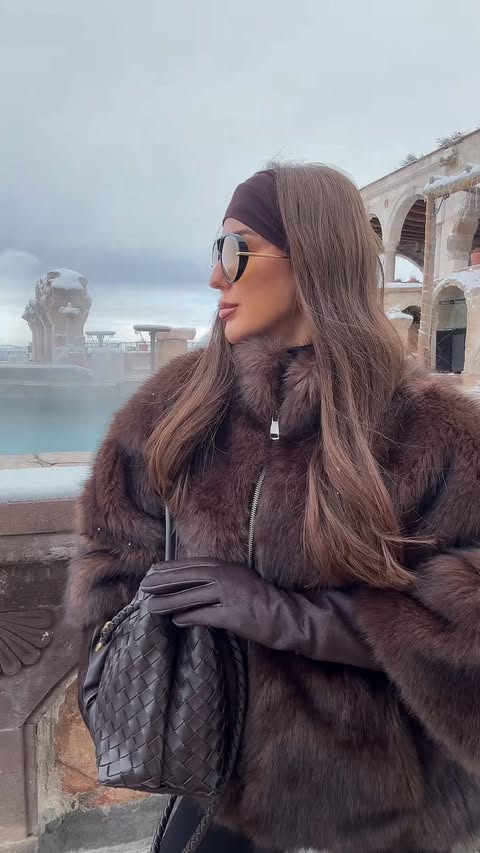 Instagram post by an influencer for Museum Hotel. Caption reads: [...] bir güne hazırlanalım ❄️ @museumhotel....