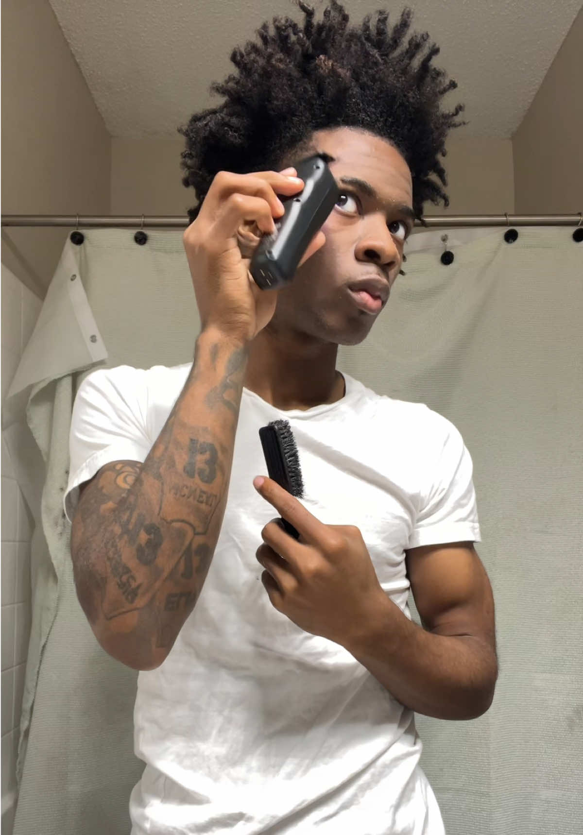TikTok post by @ardavionn for Ufree. Caption reads: Best Clippers on Tiktok🔥💈@Ufree US #ufree....