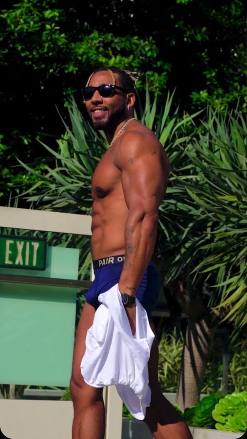 Instagram post by @erenlegend for Pair of Thieves. Caption reads: 🔥 Cool off and escape basic • @PairOfThieves....