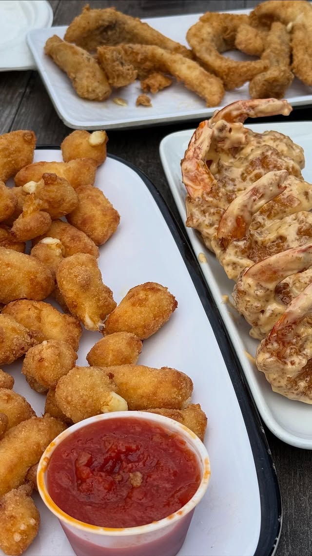 Instagram post by @ellie_teale for RXBAR. Caption reads: What I eat in a day 🍗 such a yummy day of....