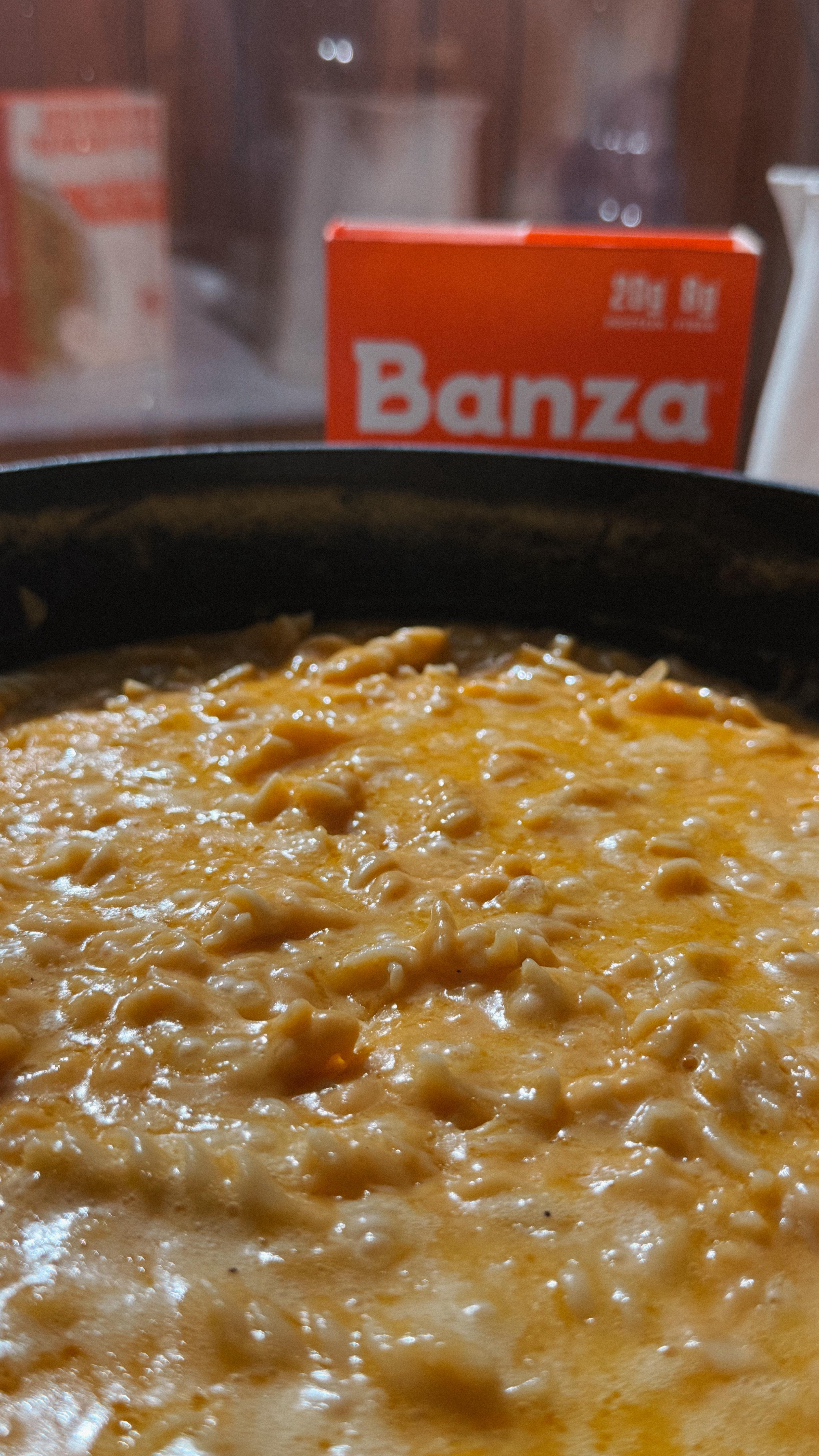Instagram post by @wholesomelymorgan for Banza. Caption reads: COTTAGE CHEESE MAC N CHEESE

I made this on a....