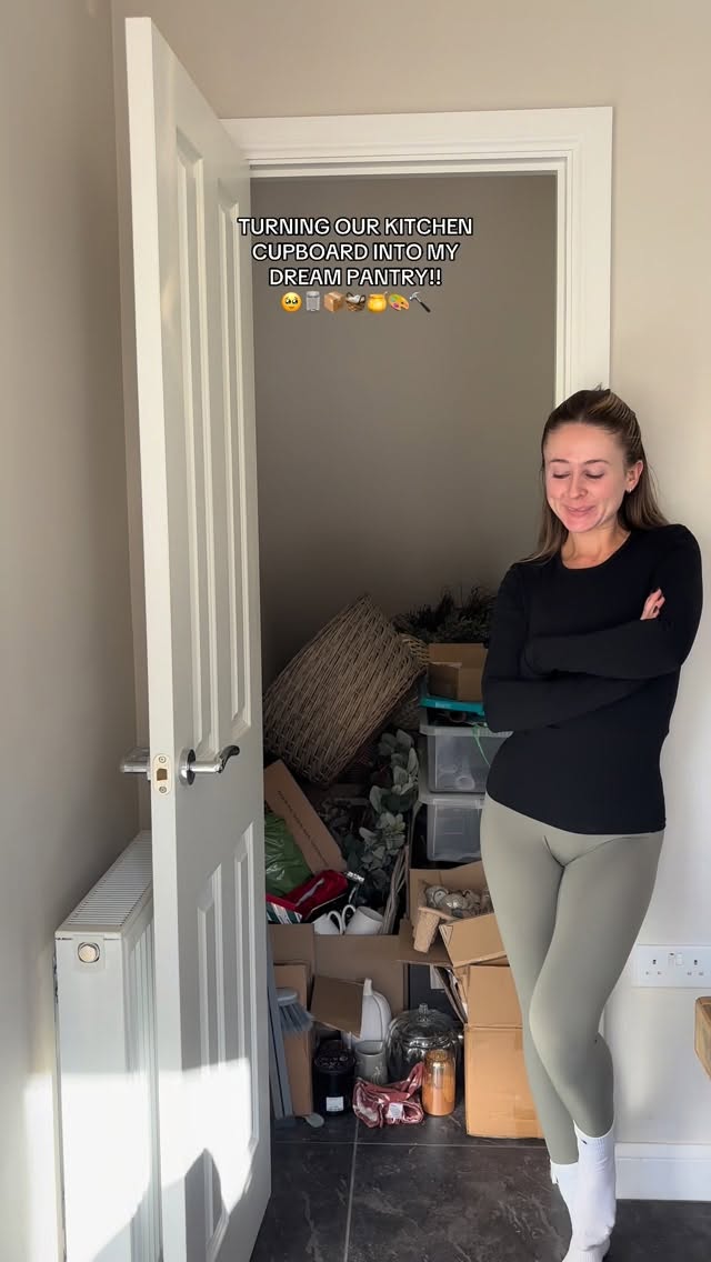 Instagram post by @molliescott for Wickes. Caption reads: [...] #budgethomedecor #homemakeover #wickes....