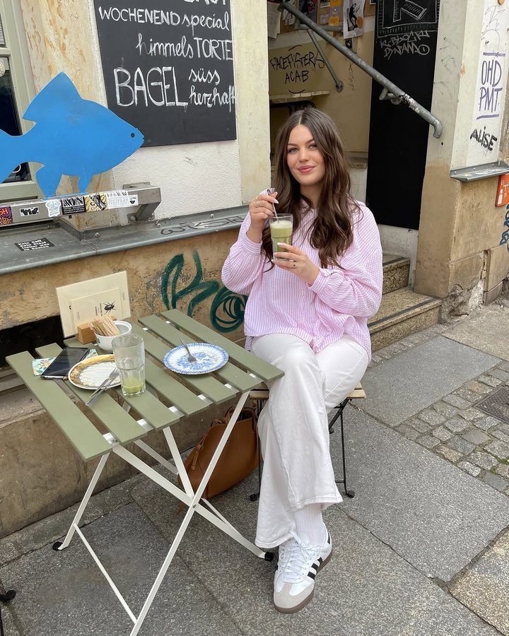 Instagram post by @elisaa.koch for SASSYCLASSY. Caption reads: [...] you’re on a matcha date with me 🍵🎀....