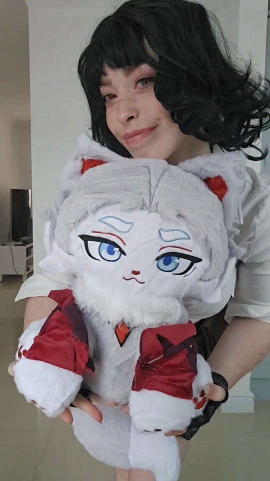 Instagram post by @ixtran for Plushshop. Caption reads: [...] a few days left to get 40% off in the....