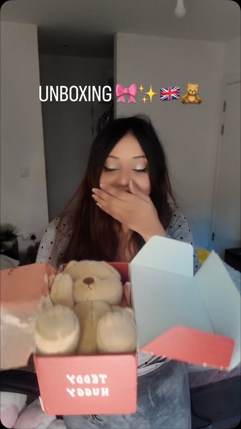 Instagram post by @anushkaa.official for Fazit. Caption reads: Unboxing vlog 🎀✨
.
.
.
.
#unboxing #beauty....