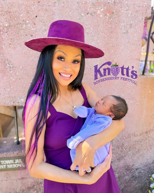 Instagram post by @mrs_williamzz for Knott's Berry Farm. Caption reads: [...] had *HIS* first experience at....