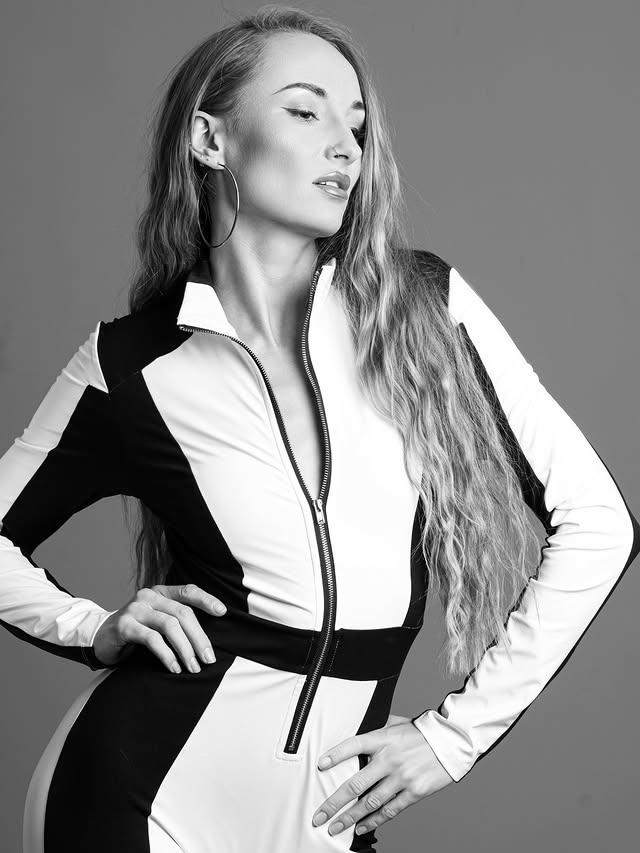 Instagram post by @jasminexhigh for zasuwasportswear. Caption reads: [...] Outfit from @zasuwaofficial....