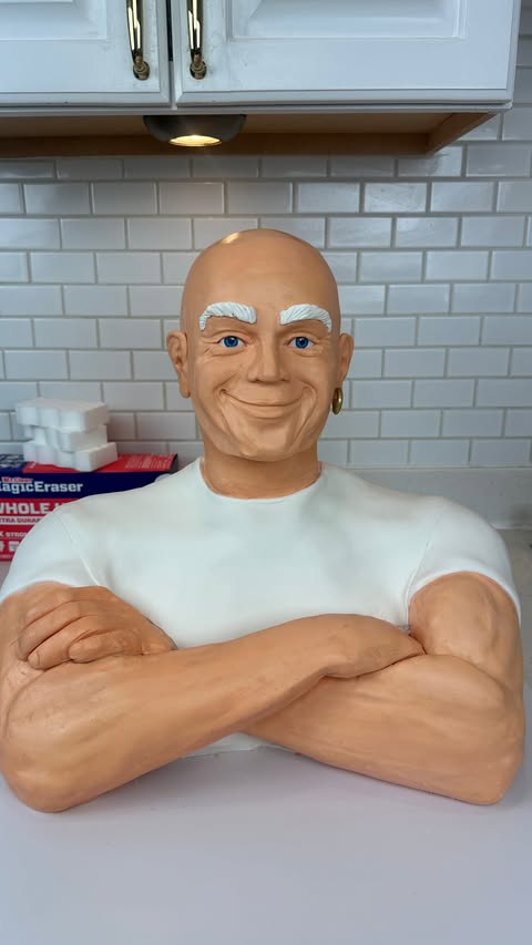 Instagram post by @inaecakes for Mr. Clean. Caption reads: [...] easy with the Whole Home Magic Eraser.....