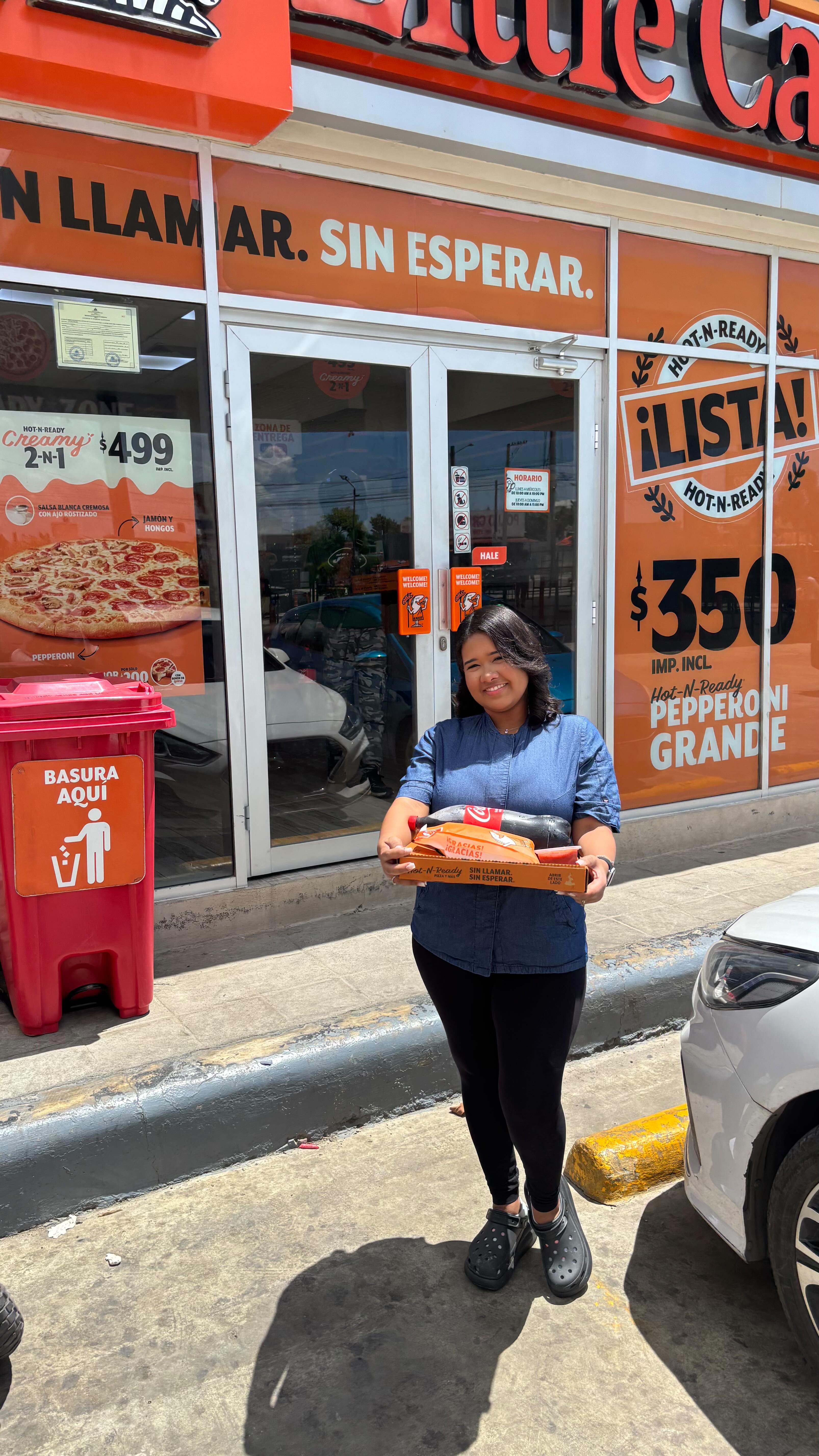 Instagram post by @geidypeguero1 for Little Caesars. Caption reads: Comida completa con solo $500 pesos!

Aprovecha....