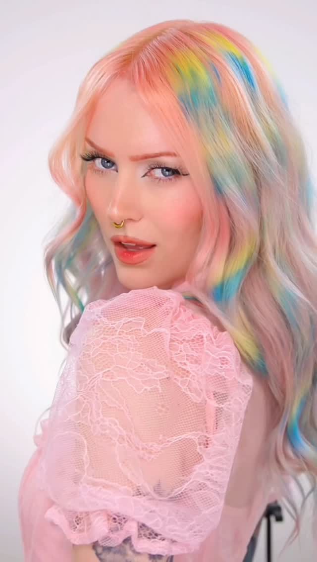 Instagram post by @evelina.forsell for Arctic Fox Hair Color. Caption reads: 👊🏻.