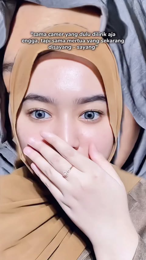 Instagram post by @dwiffahraherz for OMG. Caption reads: OMG Ultra Bright Expert Serum makes my skin [...].