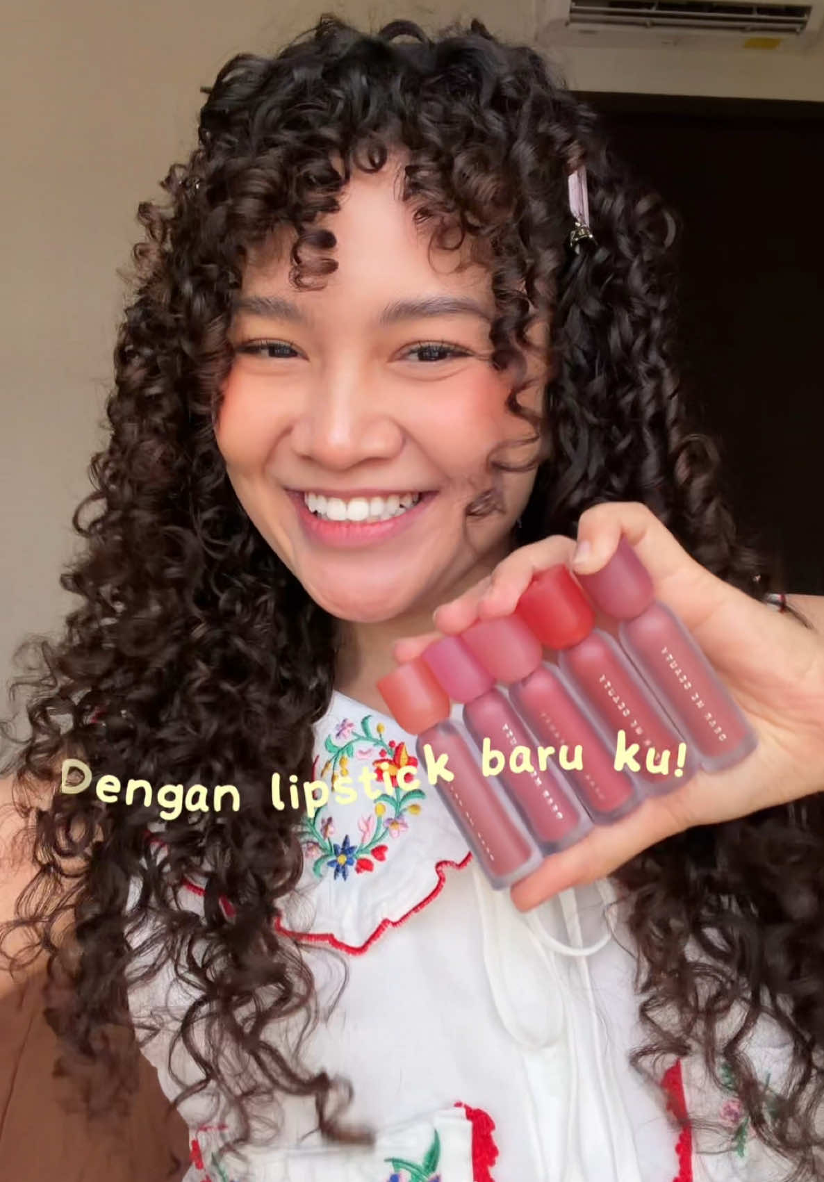 TikTok post by @vitamincyuu for Dear Me Beauty. Caption reads: [...] BANGETT!! Kerenn banget siiih @Dear Me....