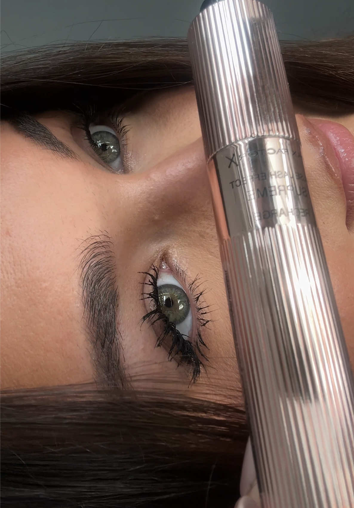 TikTok post by @forbeautyhelps for Max Factor. Caption reads: Najpiękniejsza drogeryjna maskara — aktualnie w....