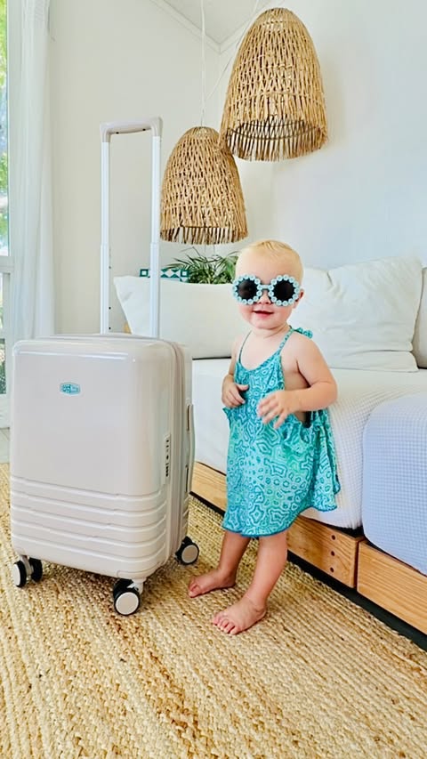 Instagram post by @malibulovinmama for Bagsmart. Caption reads: [...] that works and looks good doing it ✈️✨....