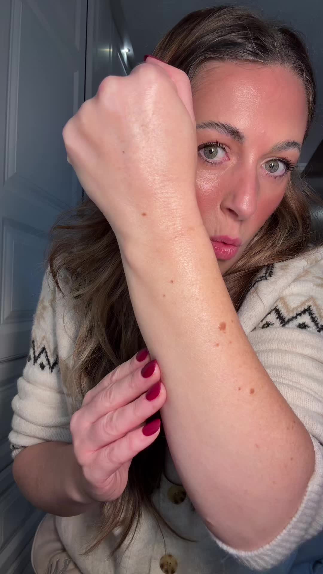 TikTok post by @thissinglemamaofficial for Give Me Cosmetics. Caption reads: AD Over 30% off on each gift set! That body oil is....