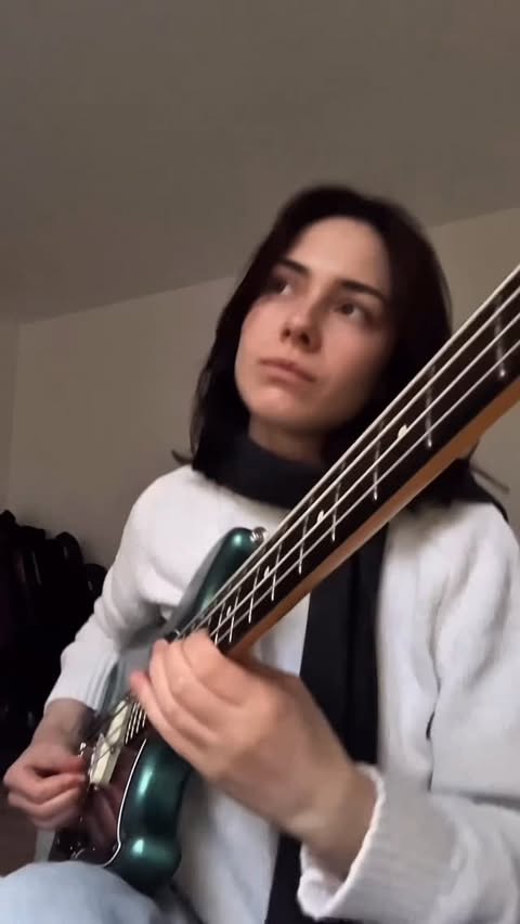 Instagram post by @katecurlyyy for Fender. Caption reads: @kennygotsoul @terracemartin - 211

@fender....