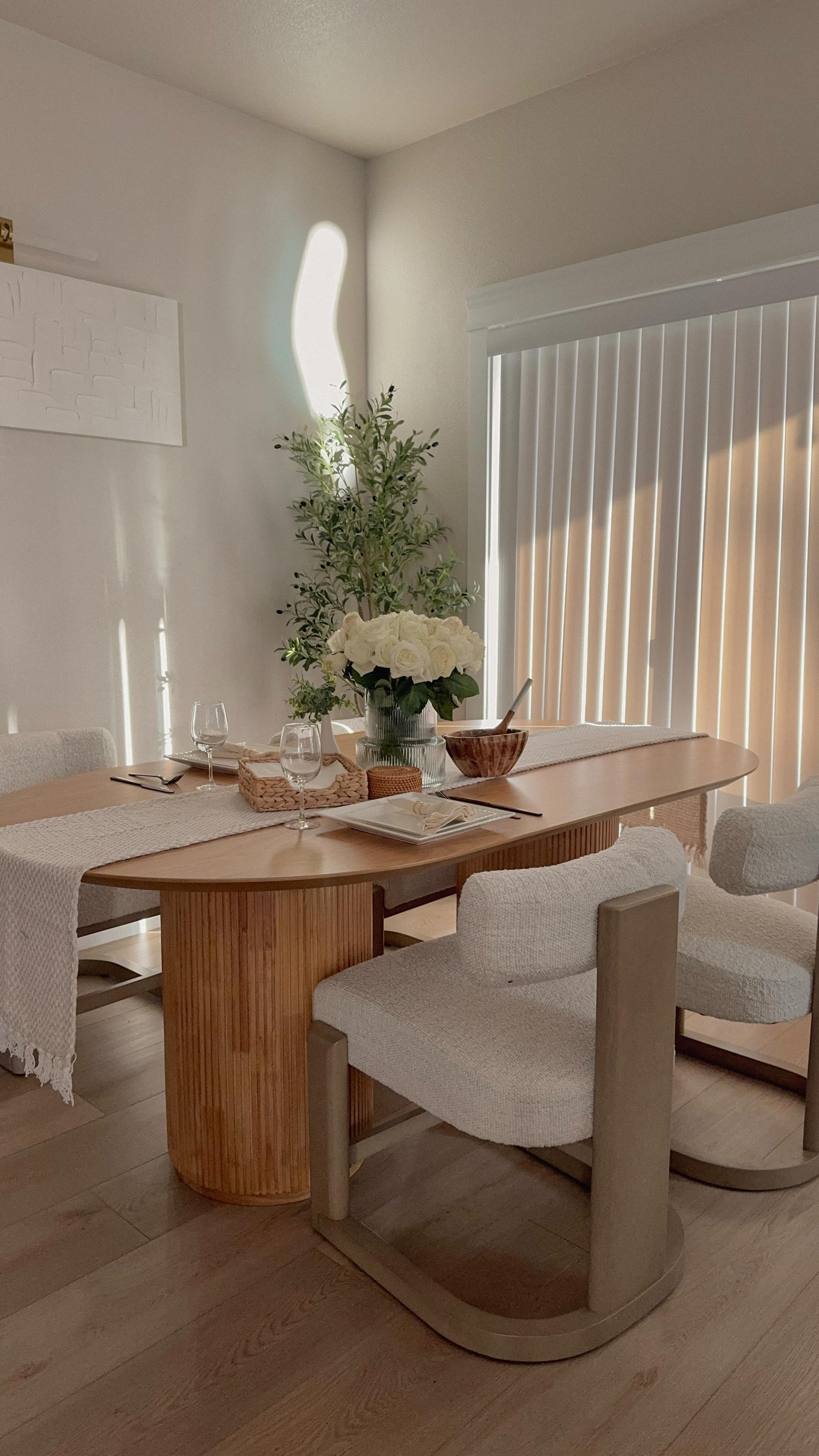 Instagram post by @emili_vezh_ for Chita Living. Caption reads: I’m absolutely in love with the brand @chitaliving....