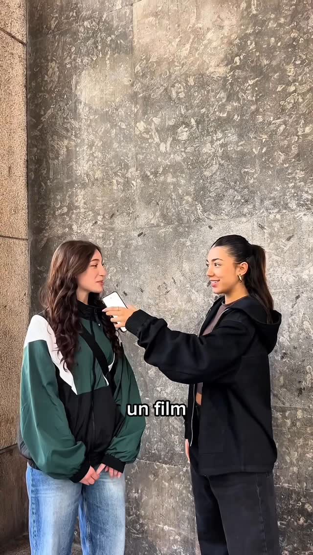 Instagram post by @noa_planas for Hinge. Caption reads: Questo o quello: edizione dating con @hinge e tu....