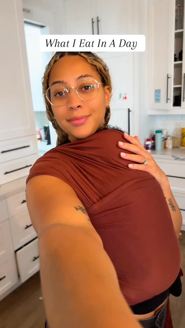 Instagram post by @sydelcurrylee for Clio Snacks. Caption reads: Perhaps a salad? Perhaps ABSOLUTELY not! I am a....