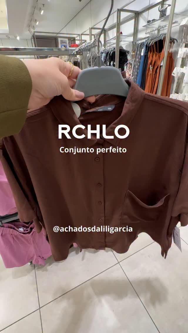 Instagram post by @achadosdaliligarcia for Riachuelo. Caption reads: Conjunto perfeito 

Se quiser o link, é só pedir....