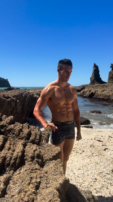 Instagram post by @sonicthegaz for EvolveYou. Caption reads: Be patient and tough; someday this pain will be....