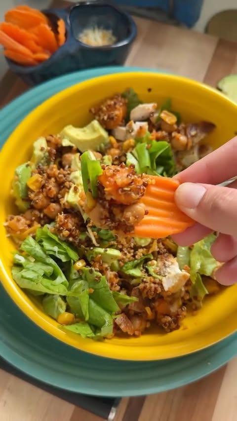 Instagram post by @_gloyoyo_ for Bonduelle Group. Caption reads: #ad The easiest, most flavorful, quickest meal....