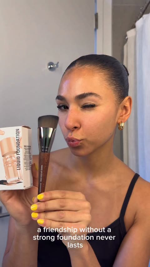 Instagram post by @4inthe5 for MAKE UP FOR EVER. Caption reads: [...] a good foundation? Our choice is....