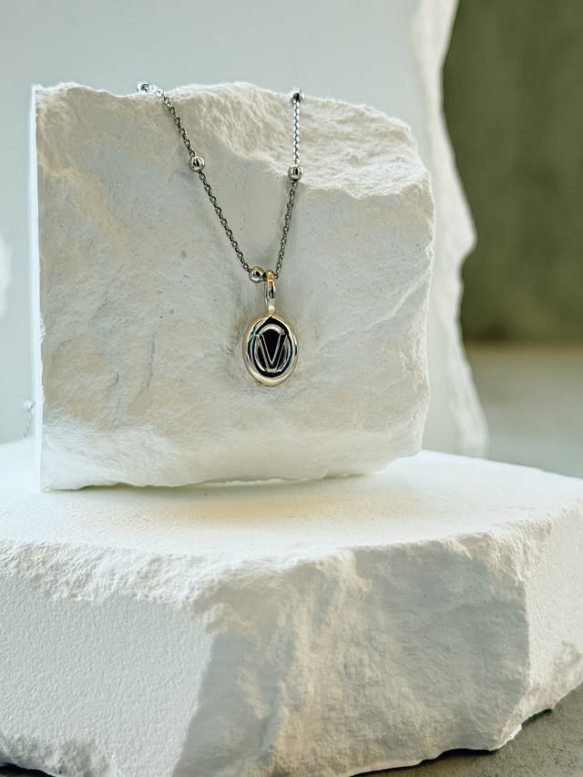 Instagram post by @what_can_i_buy for Jewlr. Caption reads: Deep red garnet, framed just right ✨ This @jewlr....
