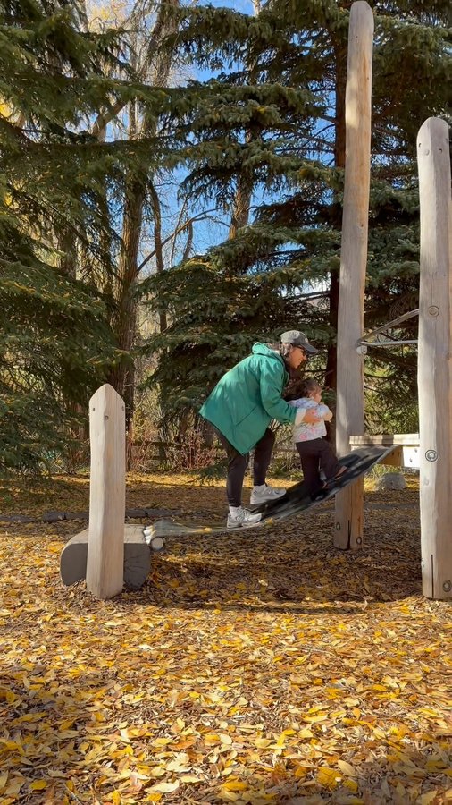 Instagram post by @yasminin.usa for CINCOM. Caption reads: [...] do when I finally sit down? I put on my....