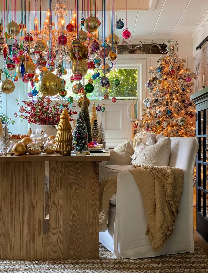 Instagram post by @toni_marianna for Cottages & Bungalows Magazine. Caption reads: HOLIDAY VIBES✨✨✨✨ 🎄🎄✨✨
.
I had so much fun....